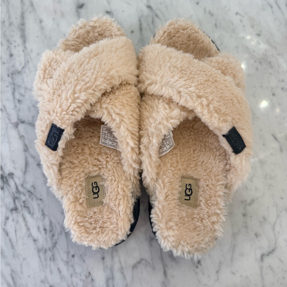 NEW UGG Fuzz Sugar Cross Slides Cream Fuzzy Wool Slippers Women’s Size 9 - Picture 3 of 9